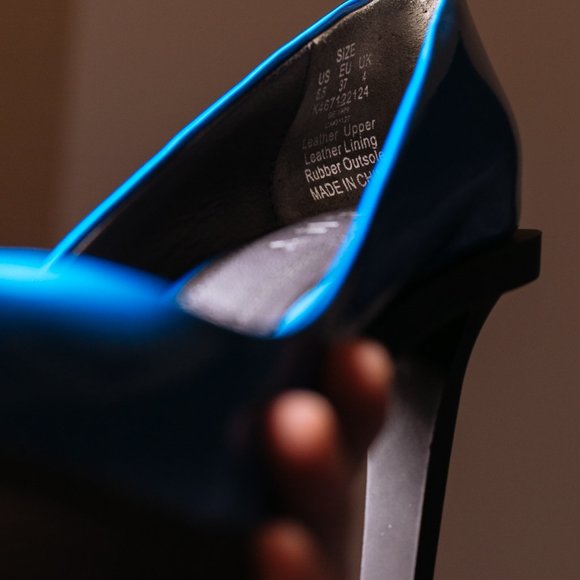 DKNY blue, leather Prim Pointy Pump with rubber heel - Picture 4 of 8